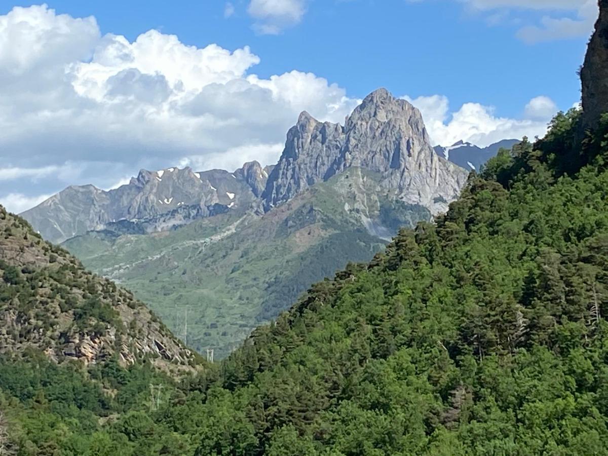 Mirador De Sallent - Piso Con Vistas Sallent De Gallego Luaran gambar